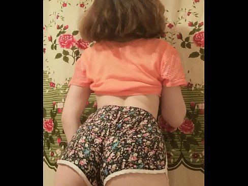 ❤️ Sexy jonge babe dy't har koarte broek op 'e kamera útstrielet ❤️❌ Russyske porno by wy ❌️