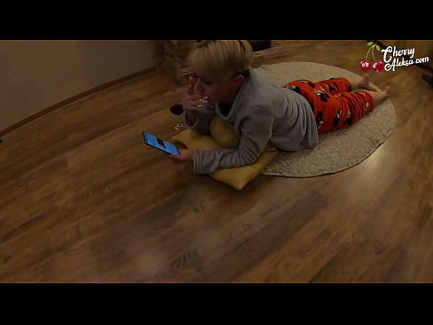 ❤️ Gekke blonde sûgje Enorme lul dy't derop sûgje en stuiterje - Anale seks ❤️❌ Russyske porno by wy ❌️